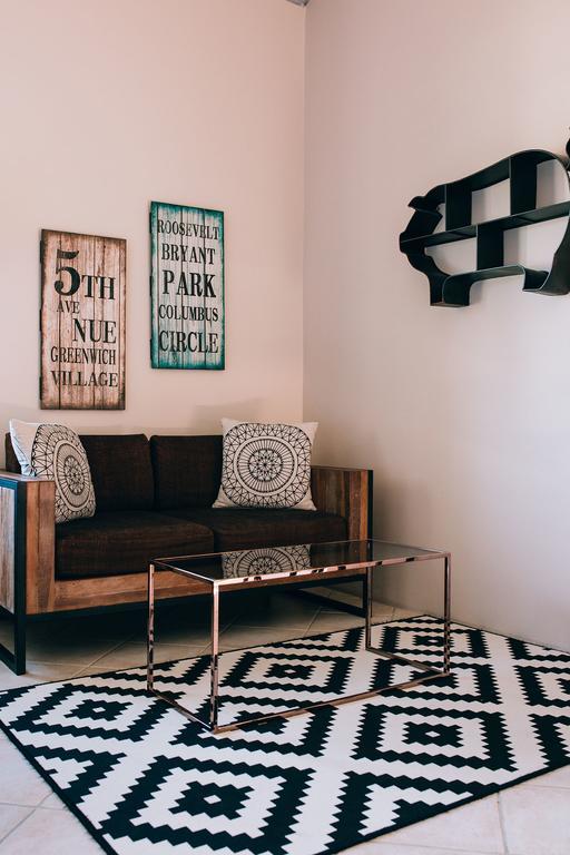 Look Bed And Breakfast Yuchi Bagian luar foto
