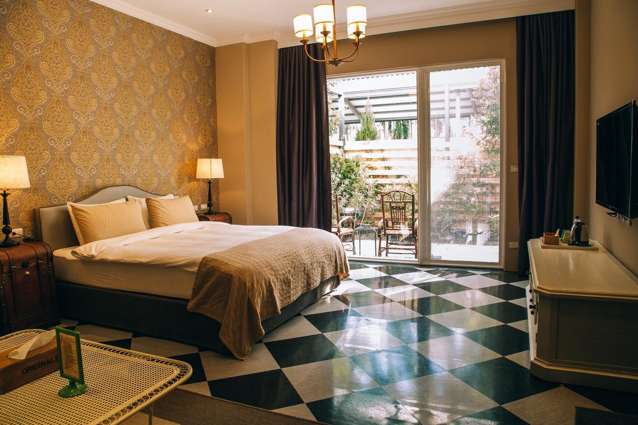 Look Bed And Breakfast Yuchi Bagian luar foto