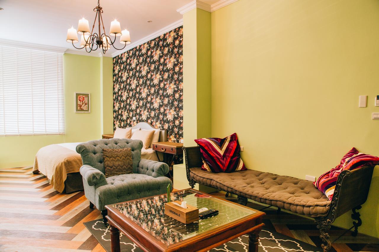 Look Bed And Breakfast Yuchi Bagian luar foto