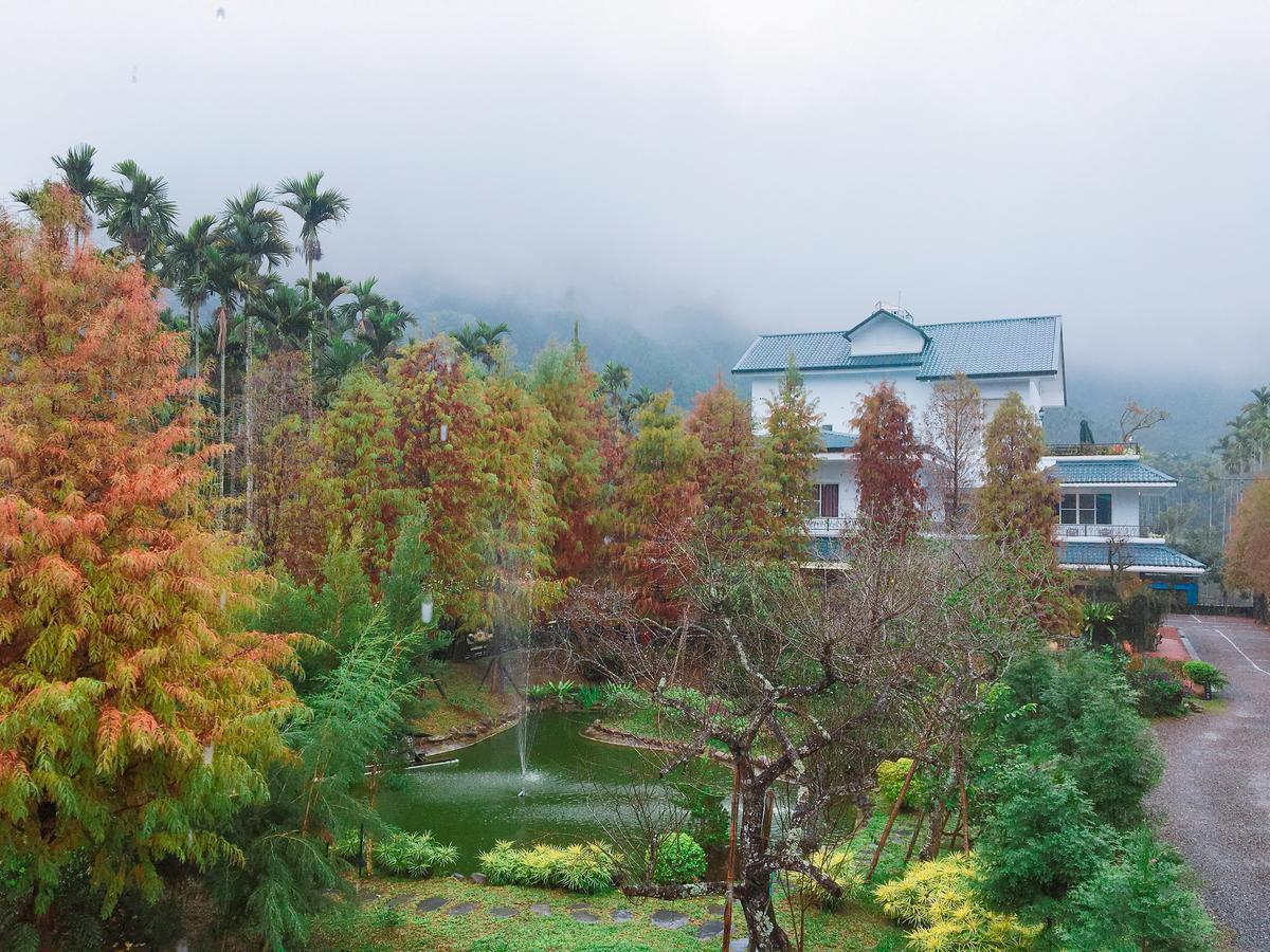 Look Bed And Breakfast Yuchi Bagian luar foto